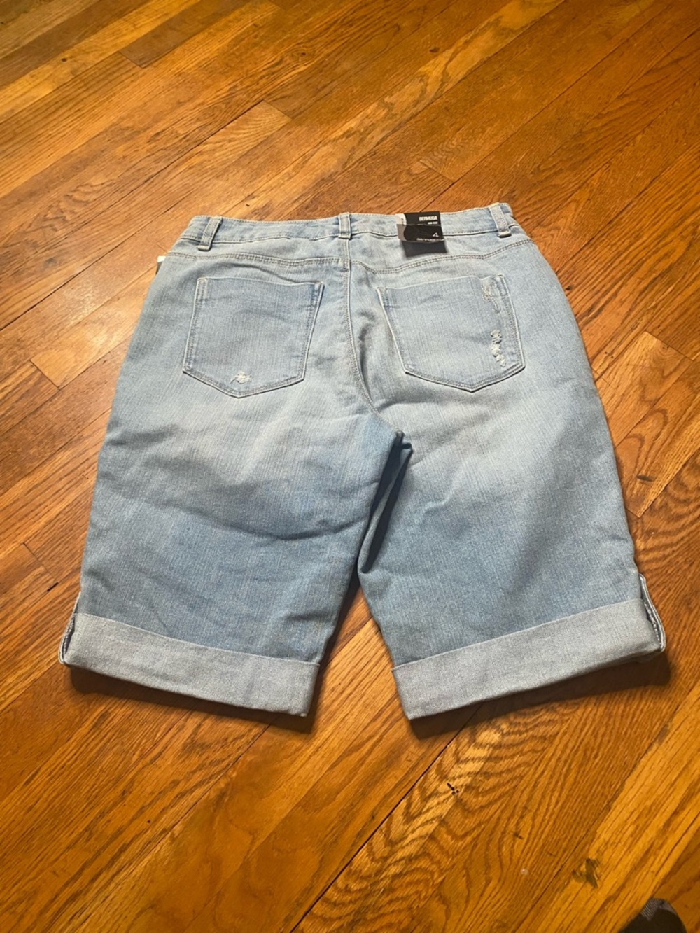 Style & Co Denim Bermuda Shorts Light Wash Distressed Mid Rise Size 4- NWT - Picture 8 of 9